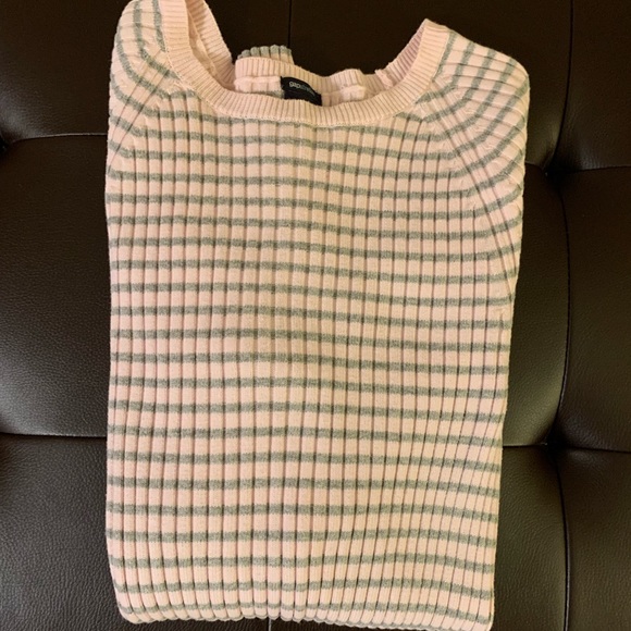 GAP Sweater - Picture 3 of 7